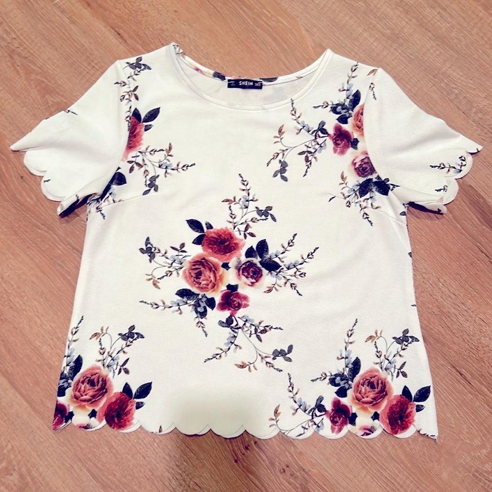 SHEIN Floral on white blouse with scalloped sleeves&hem size M